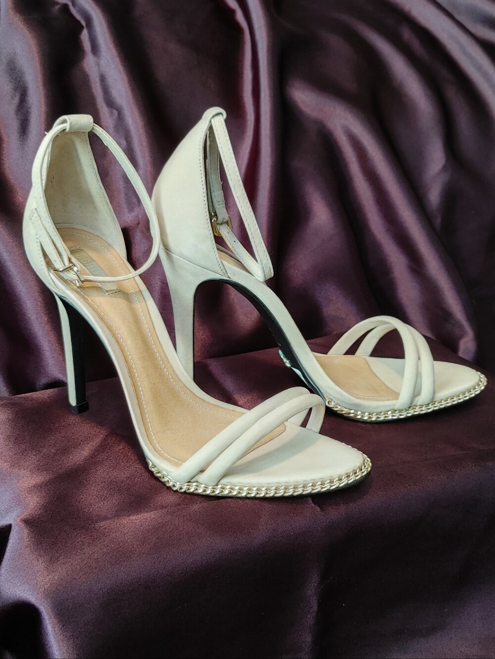 NWOB SCHUTZ Oyster Nobuck Leather Chain Trim Stiletto Heels size 8B